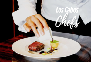 Mesa al aire libre en un restaurante de Los Cabos representando a los chefs de Los Cabos que transformaron la escena culinaria de la región desde buffets de hotel hasta destino Michelin reconocido